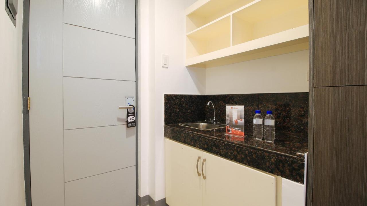 Reddoorz Plus @ Jardin Suites Guadalupe Nuevo Mandaluyong Exterior photo